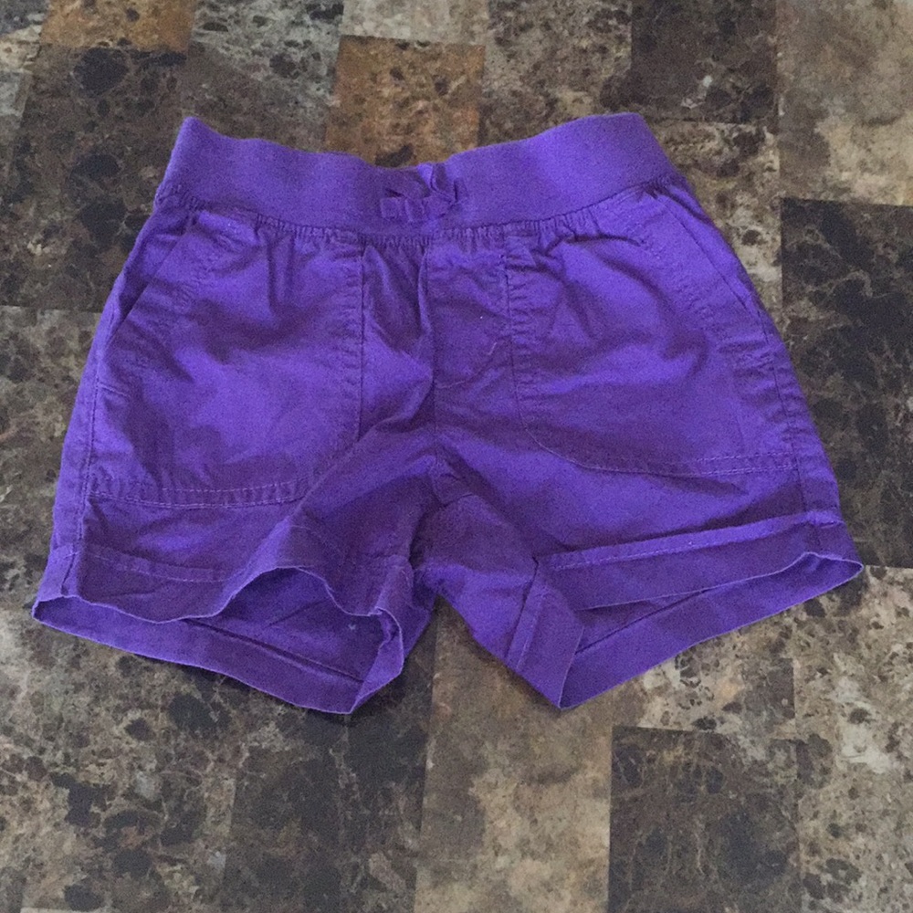 Size 6 the children’s place purple shorts!